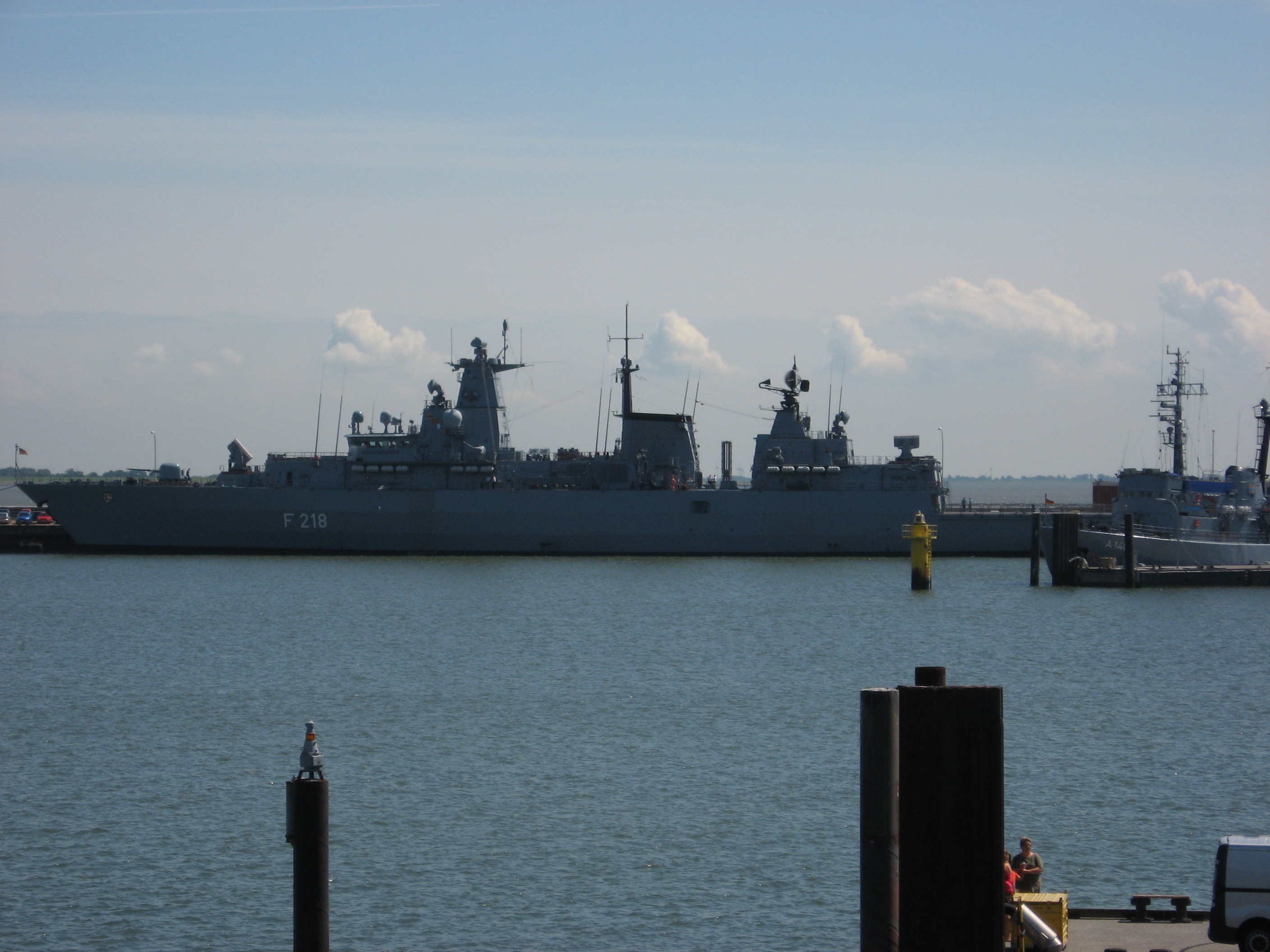 Tag der offenen Tür Marine Wilhelmshaven 30.07.08: Fregatte Typ 123 im Hafen